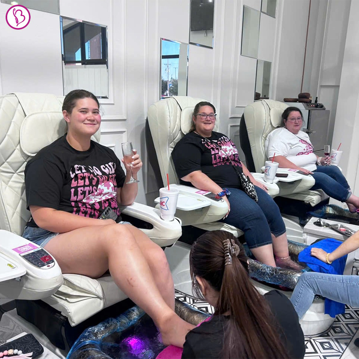 Nail Salon 10% Off Policy - Teacher & student, Seniors & Military, Media & First responders