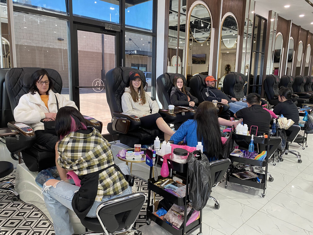 Manicure-pedicure-in-nail-salon-near-me-Bnails
