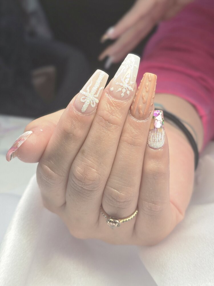 acrylic-nails-salon-near-me