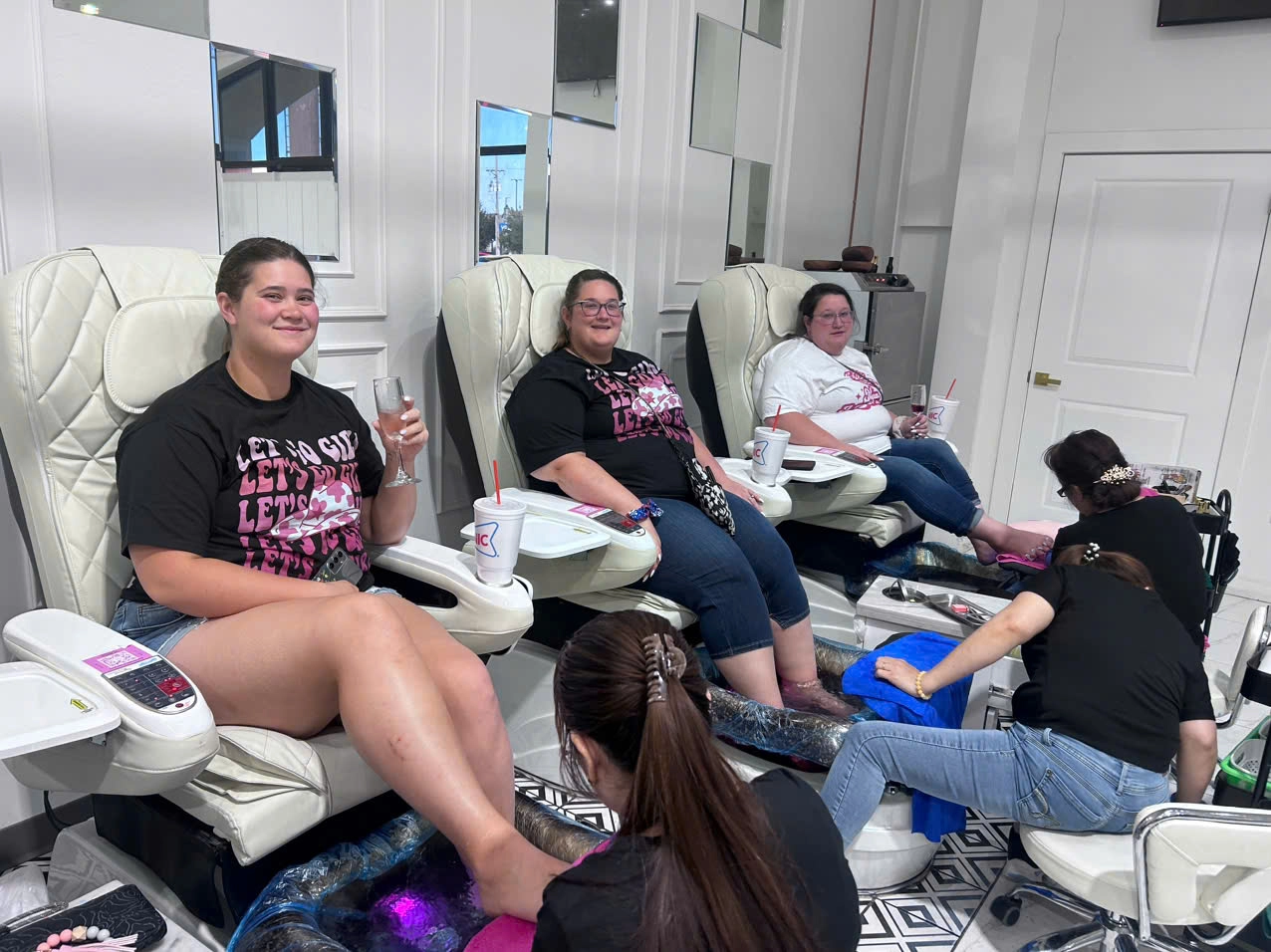  Client reviews praising Aliza’s nail artistry and care at Bnails Hereford