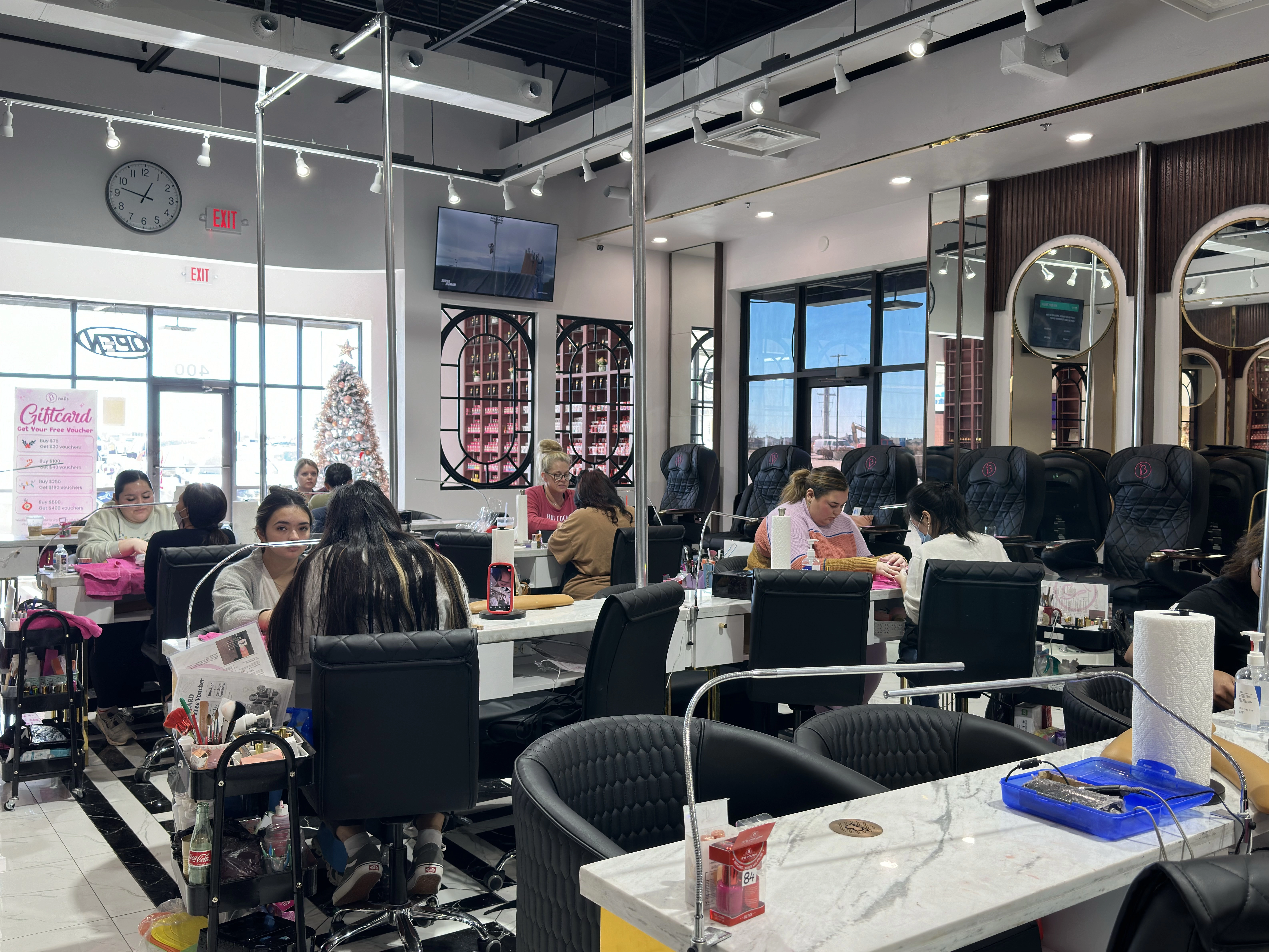 tuyen-tho-nail-bot-dip-manicure-pedicure