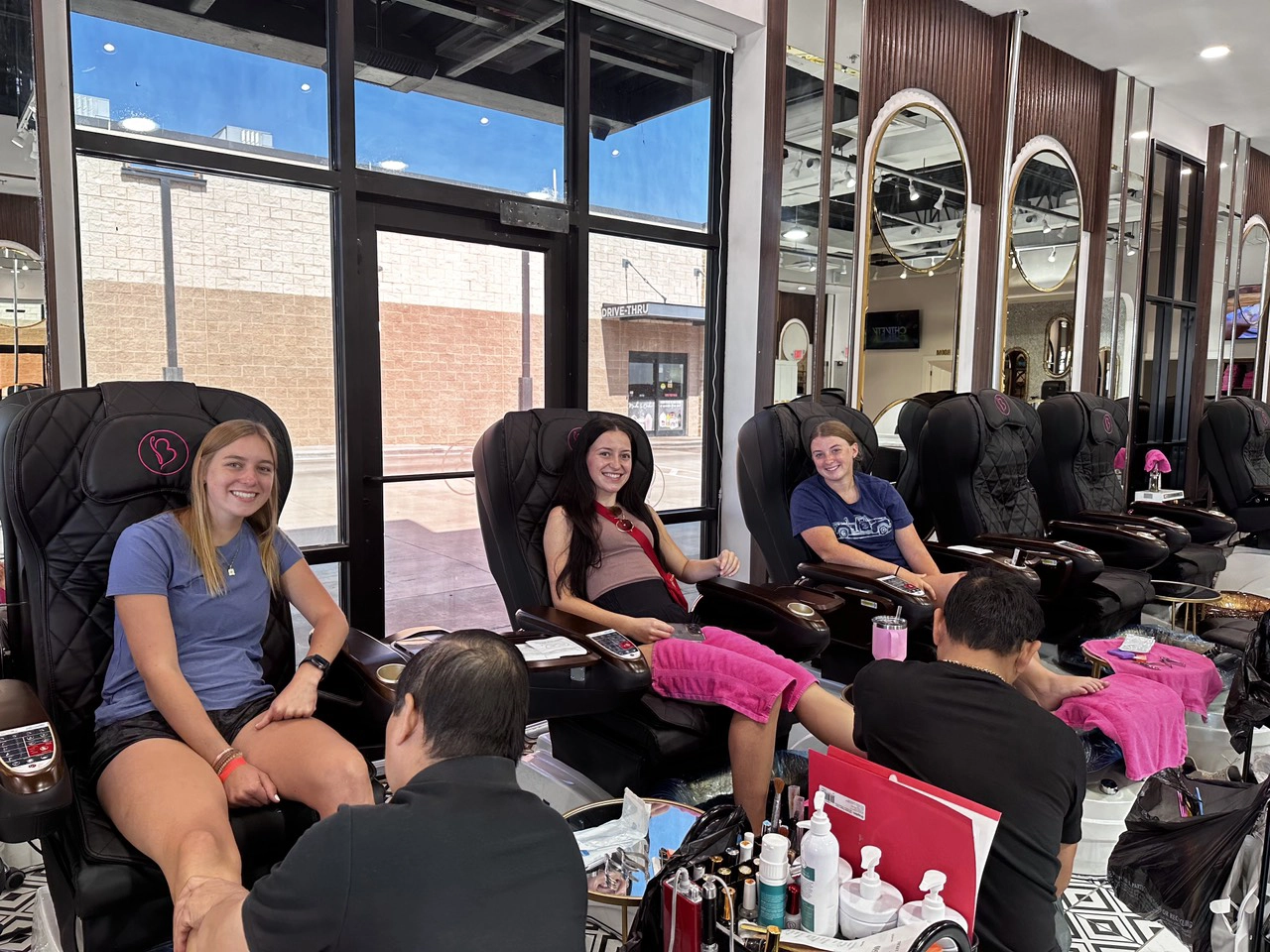 customer enjoying relaxtion with skill's Aubry