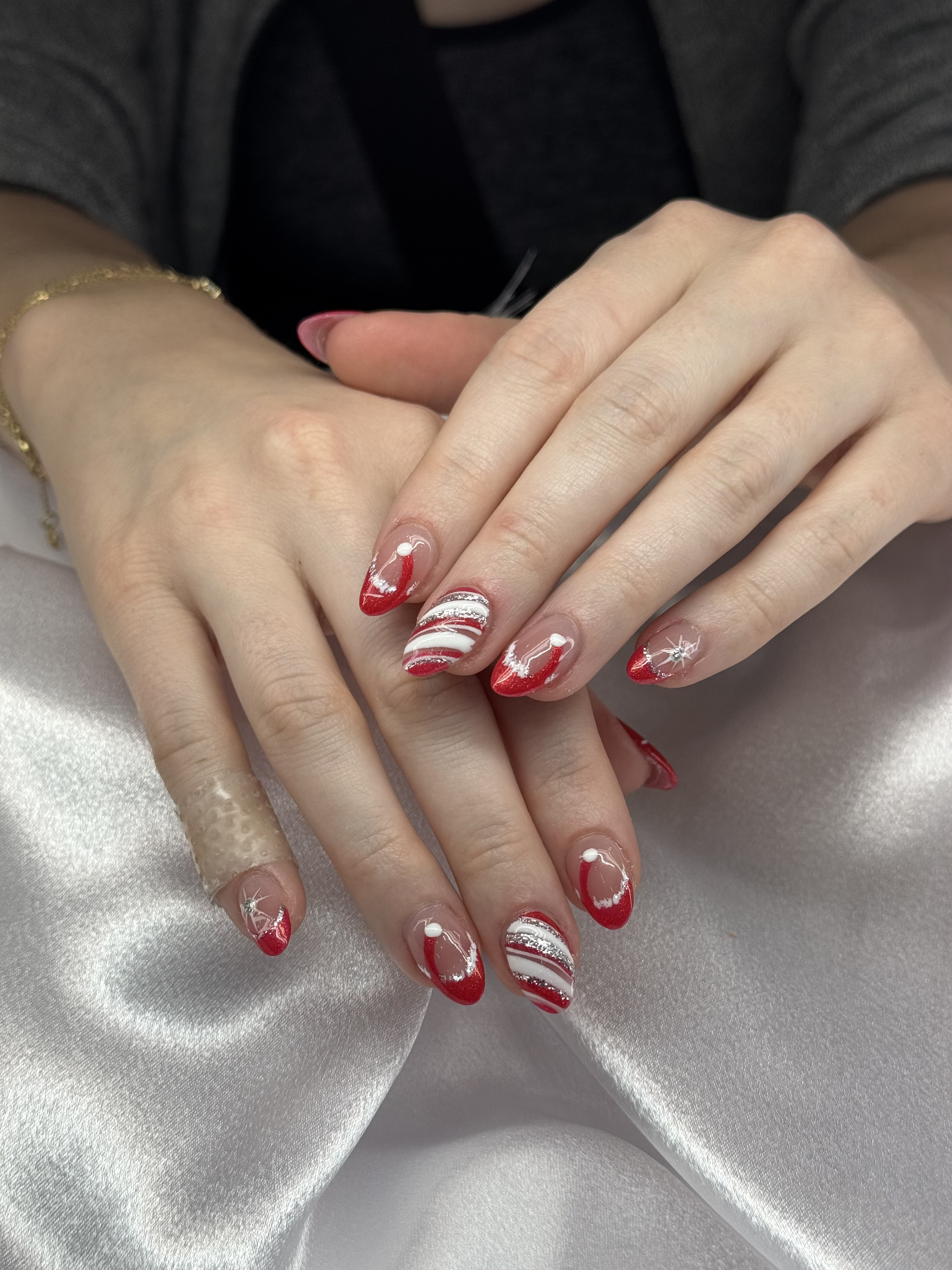Dip powder manicure lasting 3–4 weeks without chipping, nail salon in Cedar Park